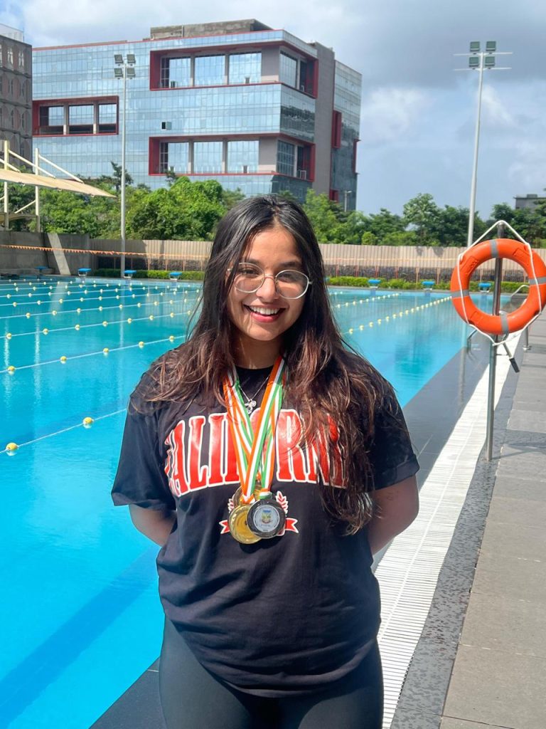 Disha Bhandari won 2 GOld and 1 Bronze in Swimming Competition